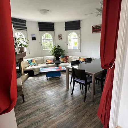 Maison De Charme Avec Piscine Сasa de vacaciones Ampuriabrava